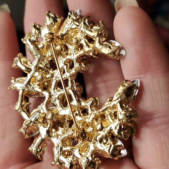 New Crescent Moon Rhinestone Vintage Inspired Brooch. - Picture 5 of 8